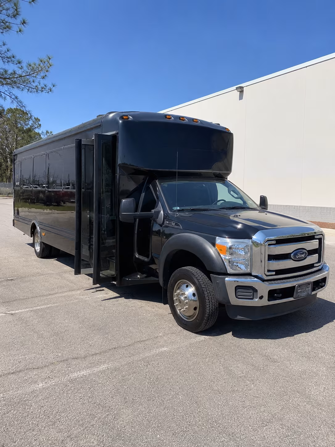 Orlando Birthday, Sweet 16, & Quinceañera Transportation party bus exterior